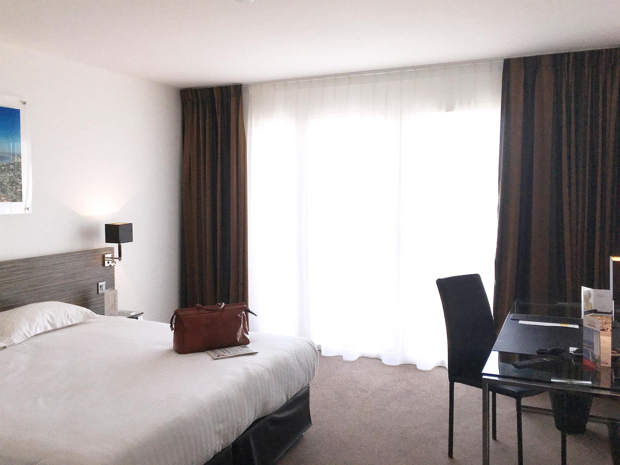 Отель Golden Tulip La Baule Экстерьер фото