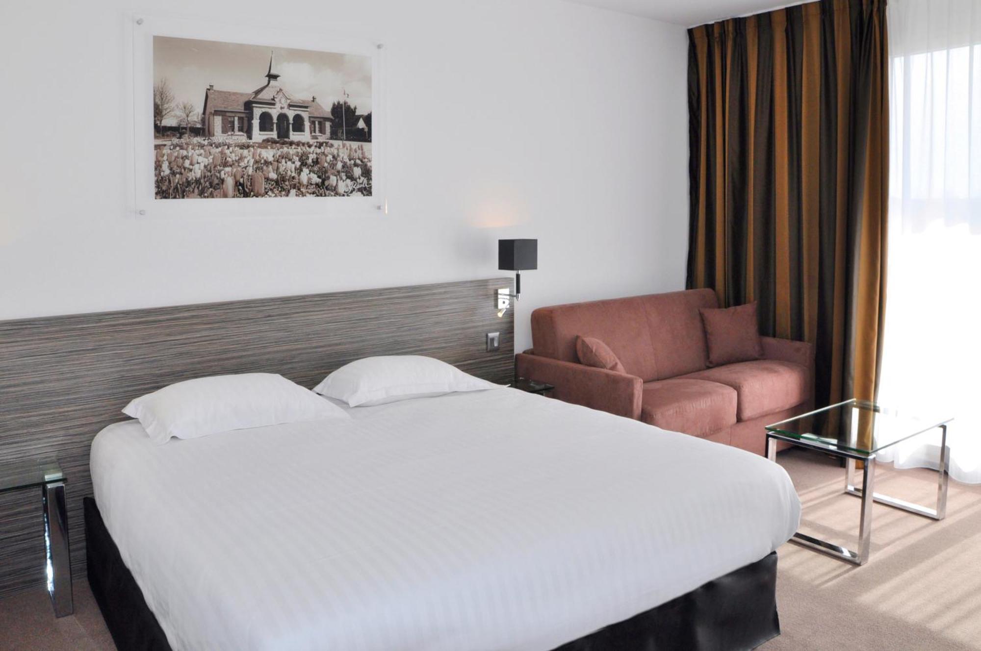 Отель Golden Tulip La Baule Экстерьер фото