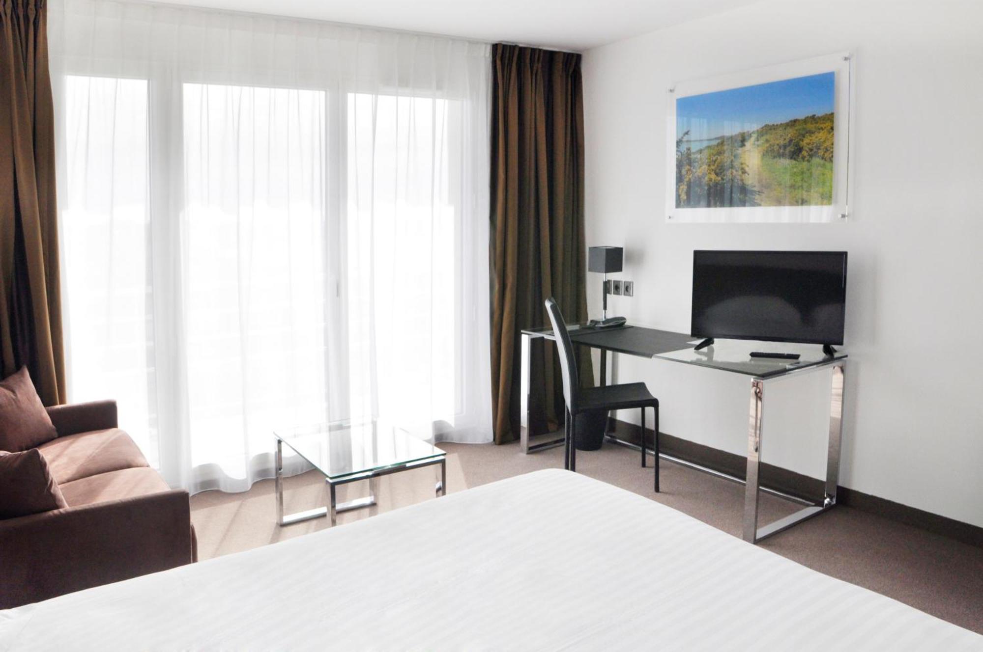 Отель Golden Tulip La Baule Экстерьер фото