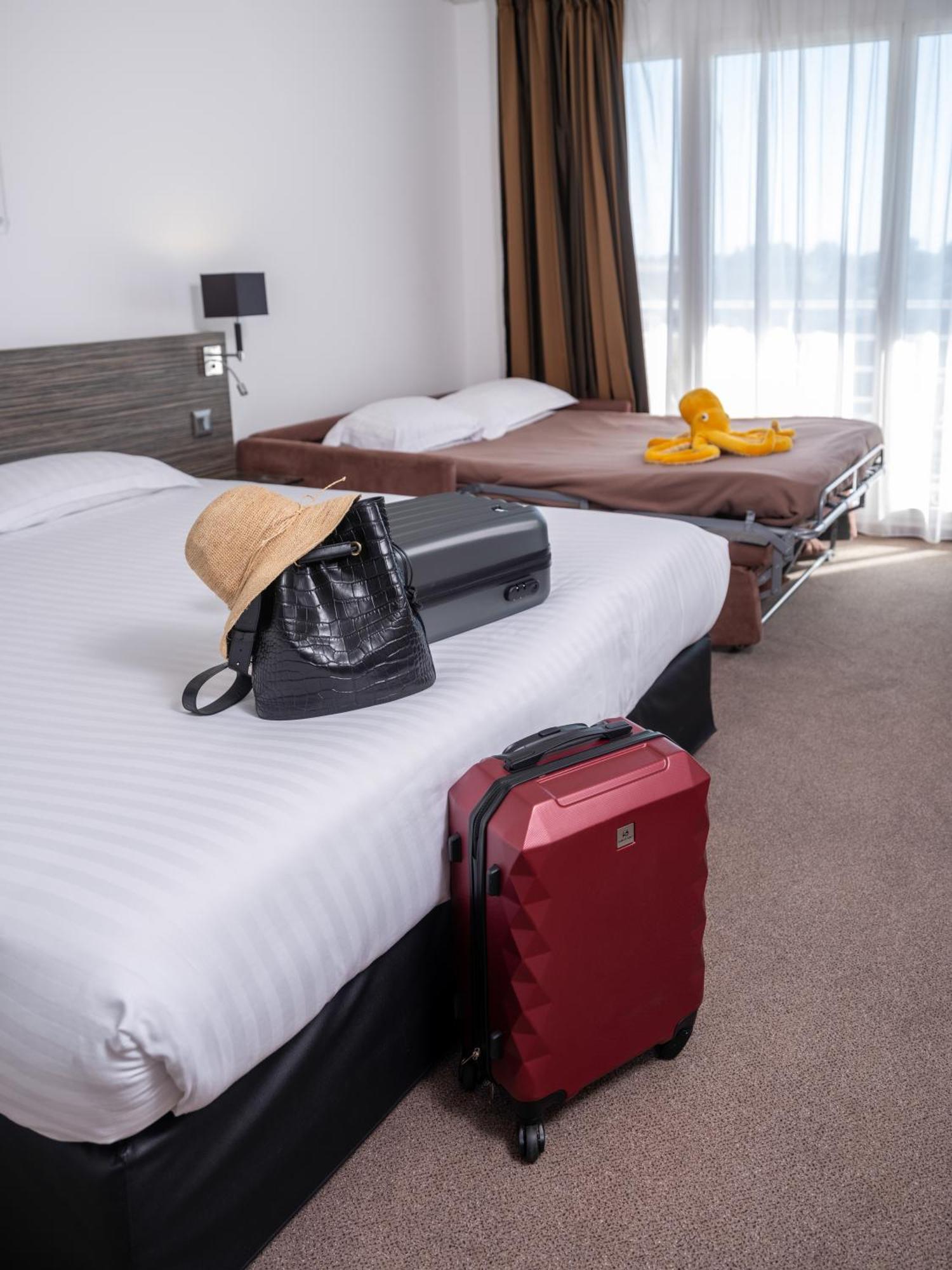 Отель Golden Tulip La Baule Экстерьер фото
