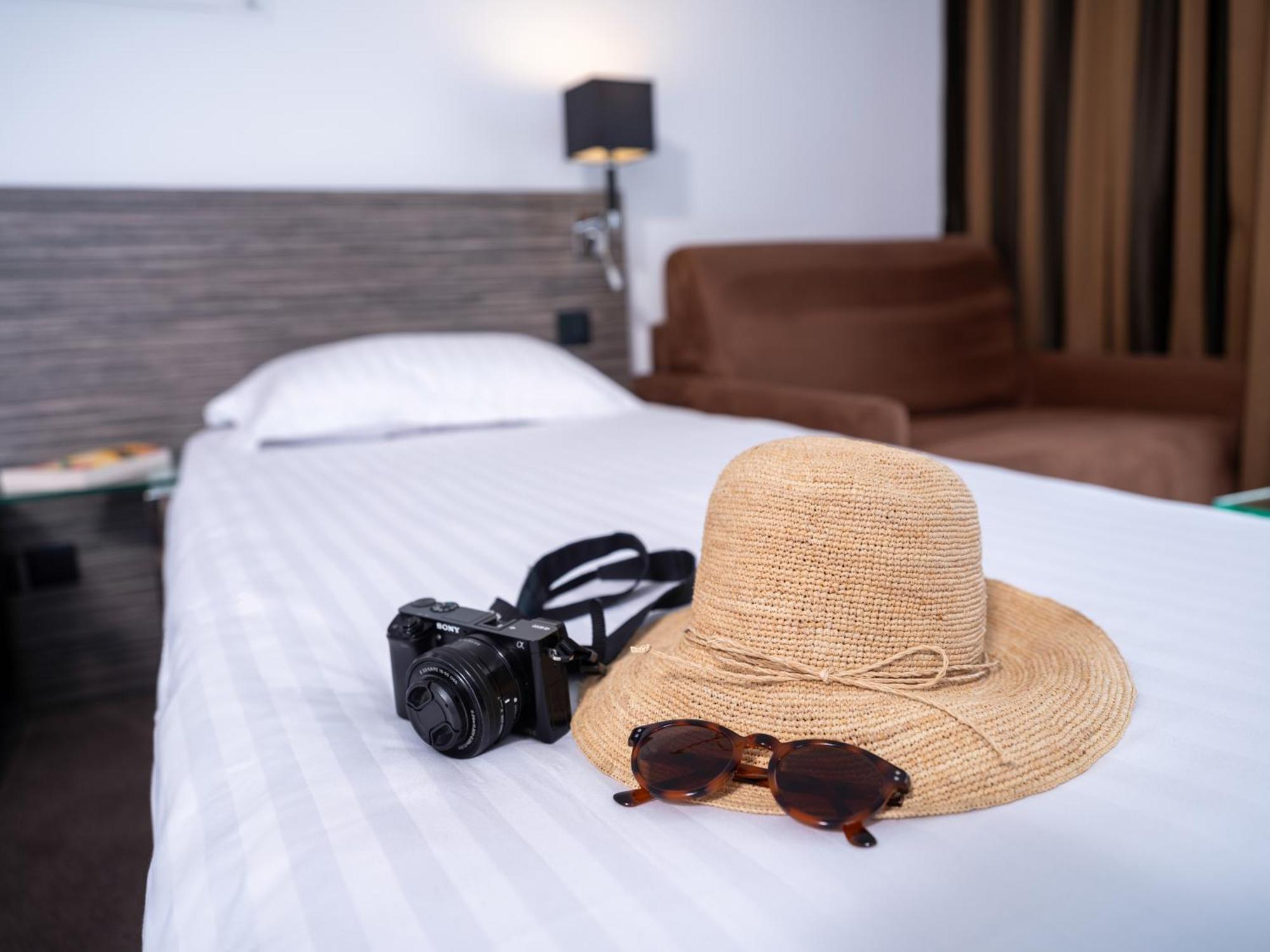Отель Golden Tulip La Baule Экстерьер фото