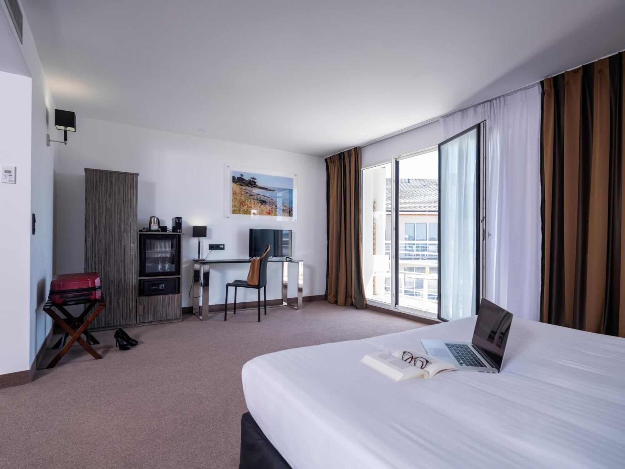 Отель Golden Tulip La Baule Экстерьер фото