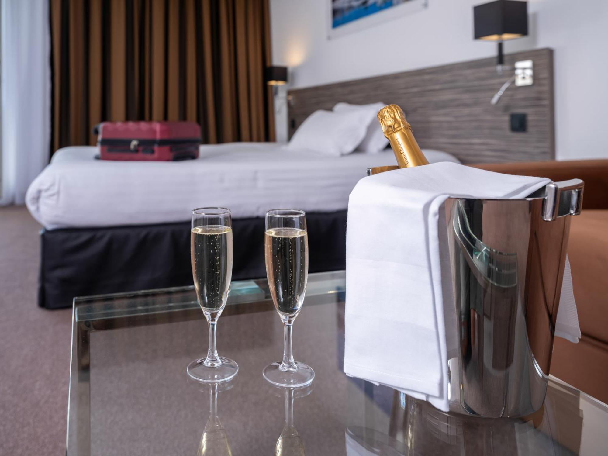 Отель Golden Tulip La Baule Экстерьер фото