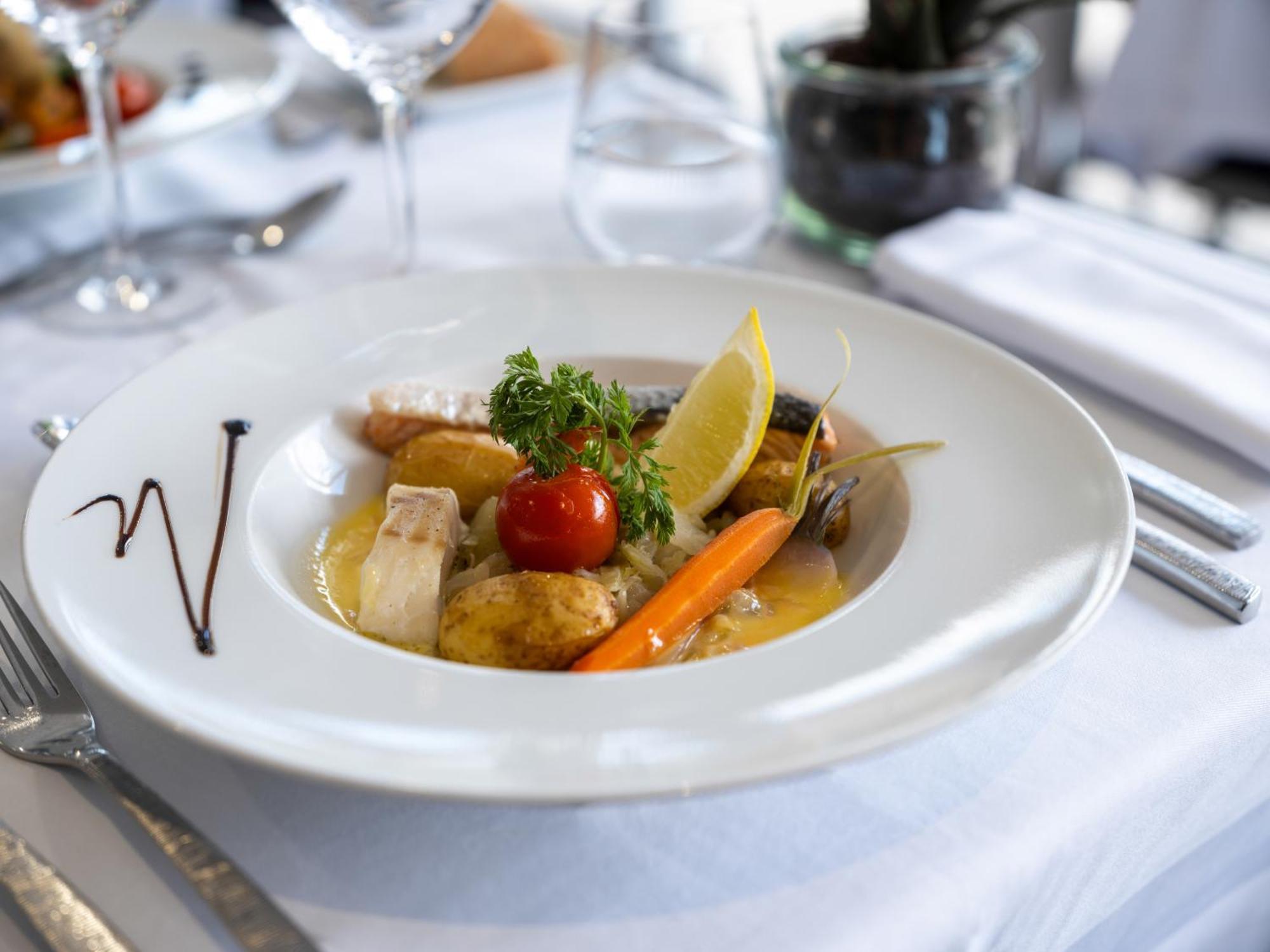 Отель Golden Tulip La Baule Экстерьер фото