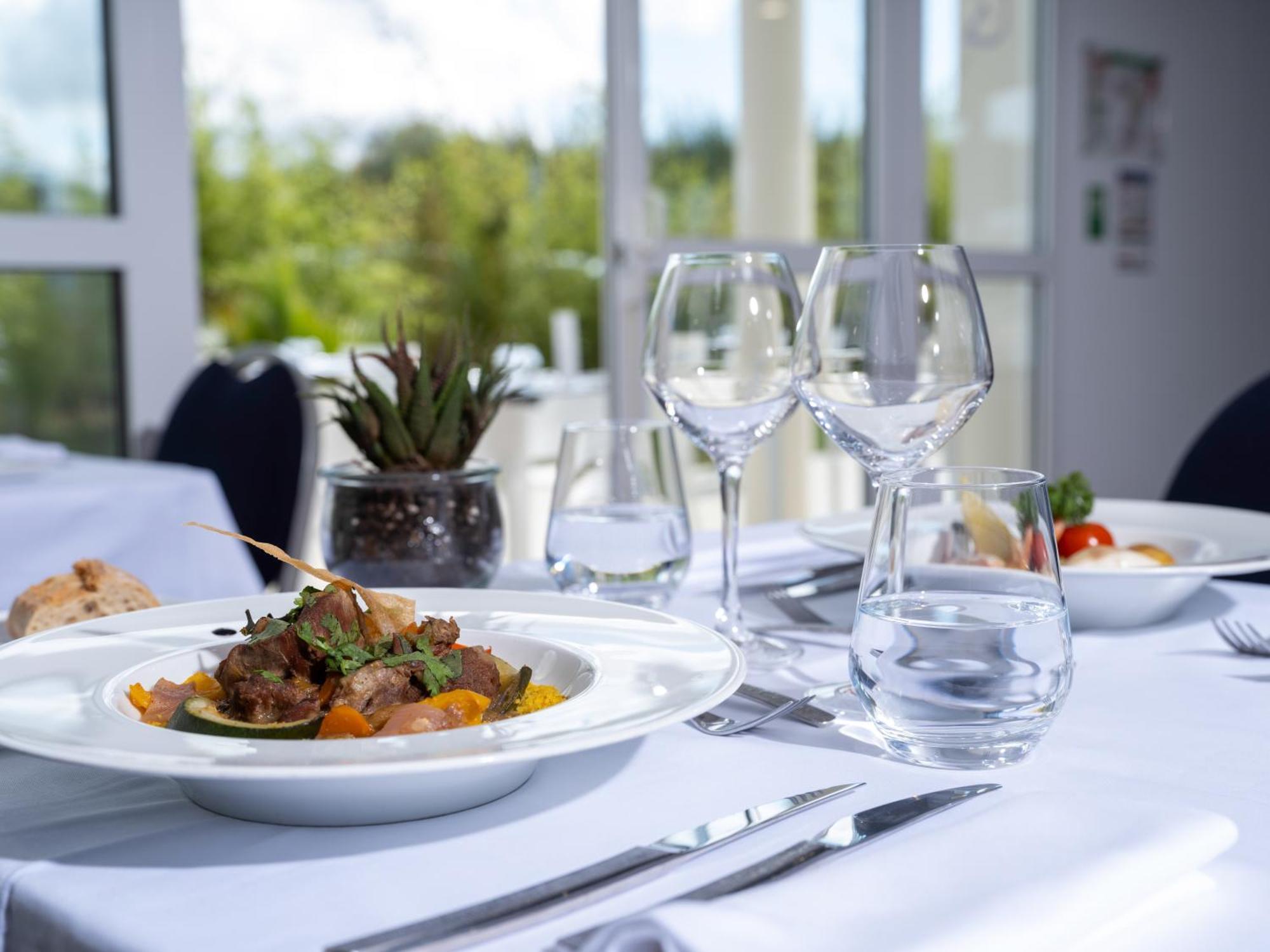 Отель Golden Tulip La Baule Экстерьер фото
