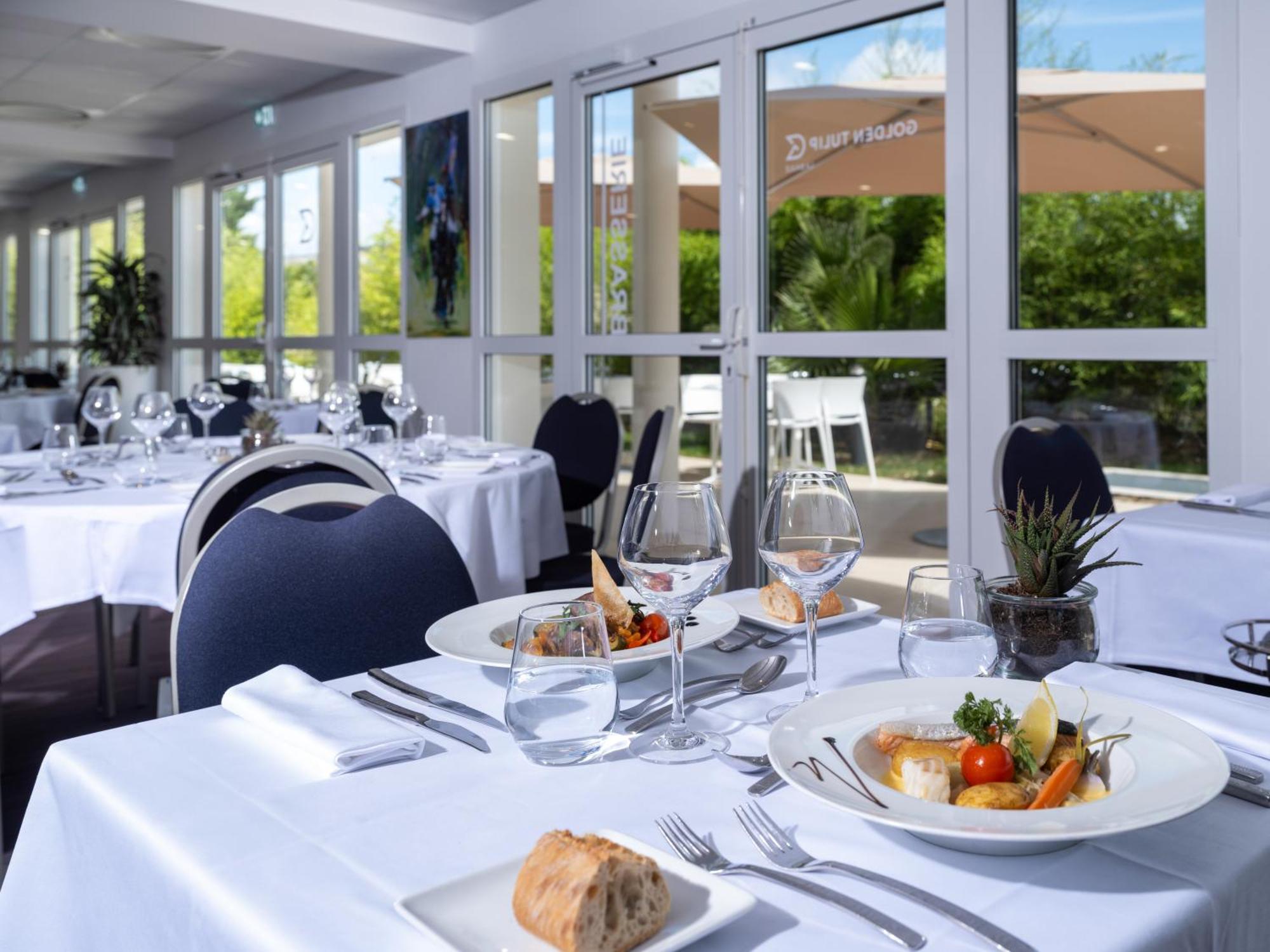 Отель Golden Tulip La Baule Экстерьер фото